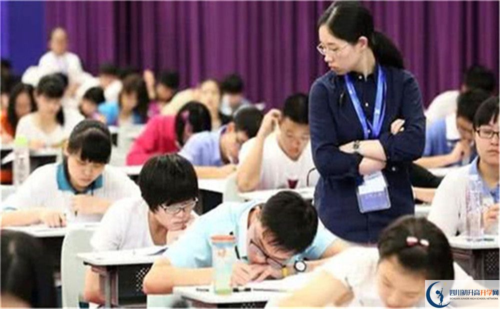 2023年成都成都金苹果锦城第一中学高一分班吗？