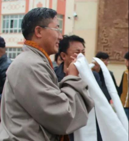 厉害了，央视媒体走进若尔盖藏文中学